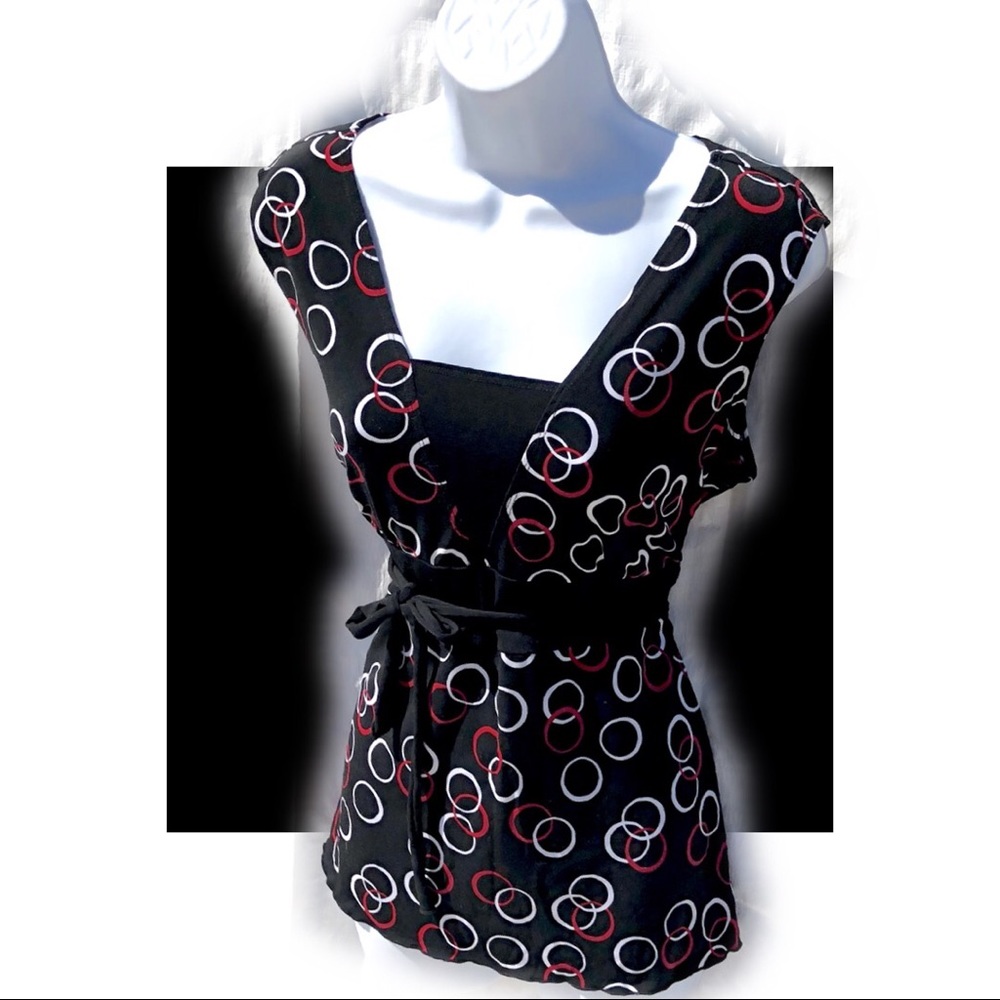 Fashion top w/ sash Black, red and white circle pattern